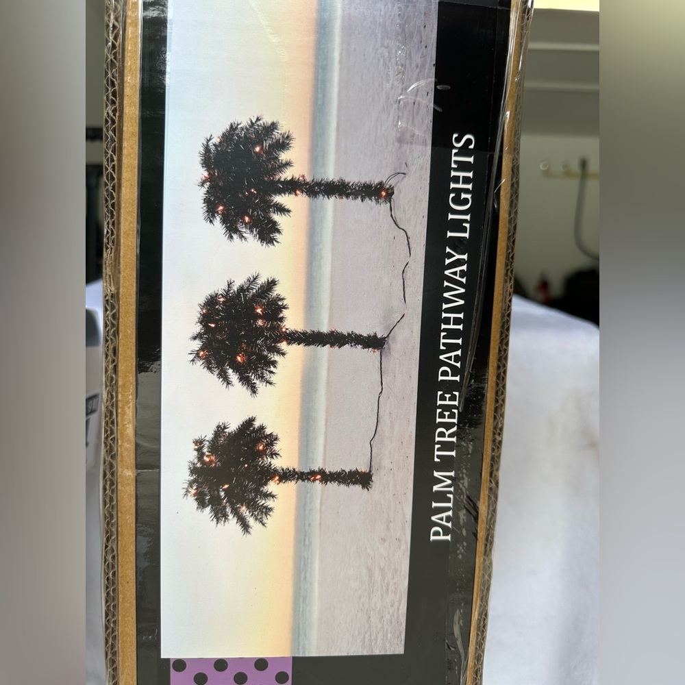Halloween palm tree set, brand new, never opened